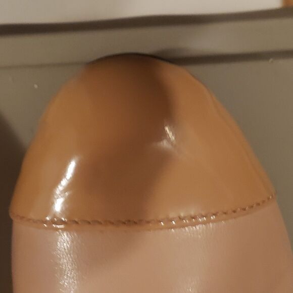 TROTTERS Signature cap toe beige ballet flat 
-beige patent cap toe
Size 6.5 W - Picture 5 of 8